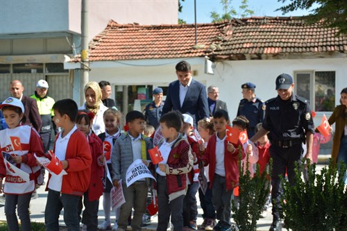 Sayın Kaymakamımız Mehmet Ali ATAK,  “Yayalara Öncelik Duruşu, HAYATA SAYGI DURUŞU” Etkinliği Düzenledi